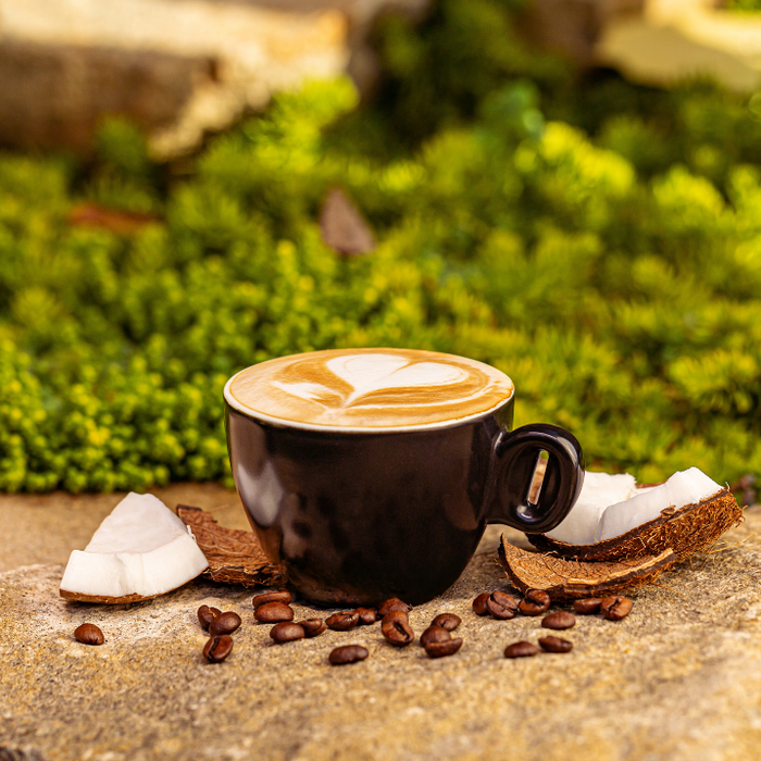Coconut Milk in Coffee: Taste, Health and How to Get It Right